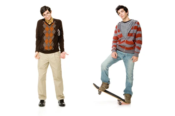 Geek en schaatser met skate — Stockfoto