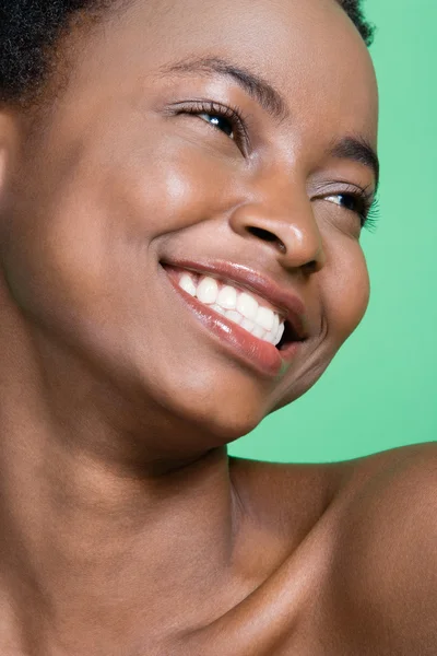 Portrait d'une femme souriante — Photo