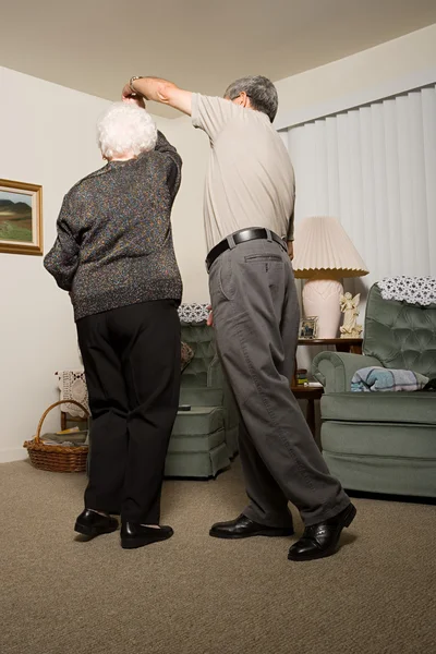 Couple âgé dansant — Photo