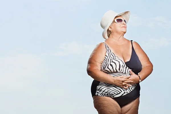 水泳の衣装を身に着けている年配の女性 — ストック写真