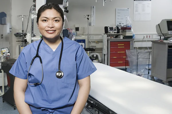 Doctor in emergency room — Stock Photo, Image