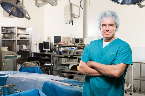 Chirurgo in sala operatoria — Foto Stock