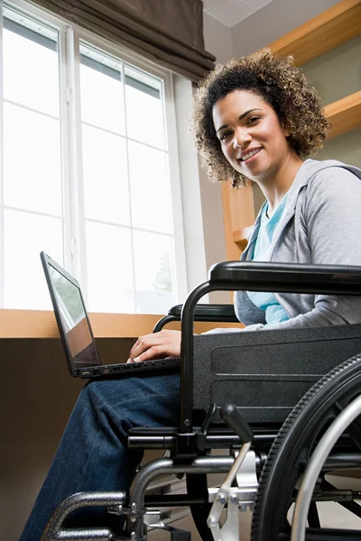 Disabled woman using a laptop computer — Stock Photo, Image