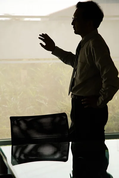 Silhouetted chinese businessman — Stock Photo, Image