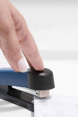 Zımba kullanan kişi