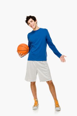 Topu elinde ile basketbol oyuncusu