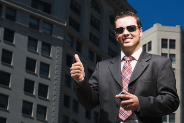 İşadamı onay veriyor