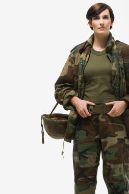 kask ile kadın asker