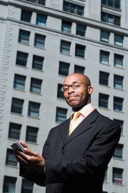 El bilgisayarı ile işadamı