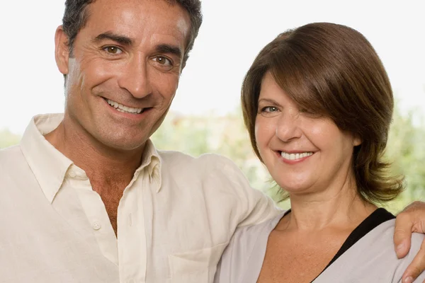 Casal feliz sorrindo — Fotografia de Stock