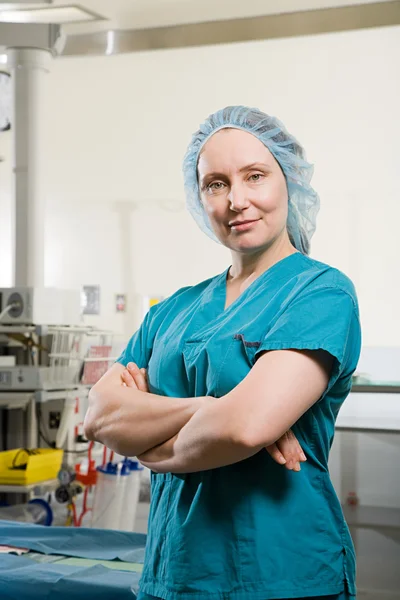 Surgeon in operating theatre — Stock Photo, Image