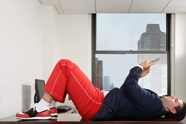 Zakenman uitoefenen in office — Stockfoto