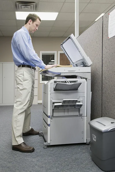 Male office worker photocopying — Stock Photo, Image