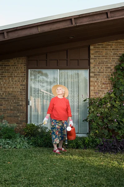 Mulher sênior jardinagem — Fotografia de Stock