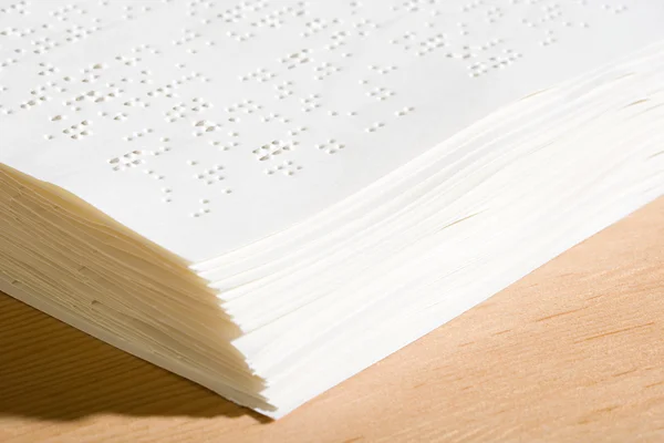 Documentos en braille sobre tabla —  Fotos de Stock