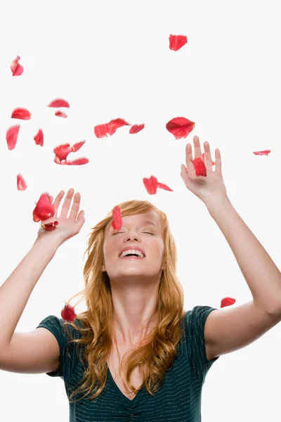 Petals falling on a woman — Stock Photo, Image