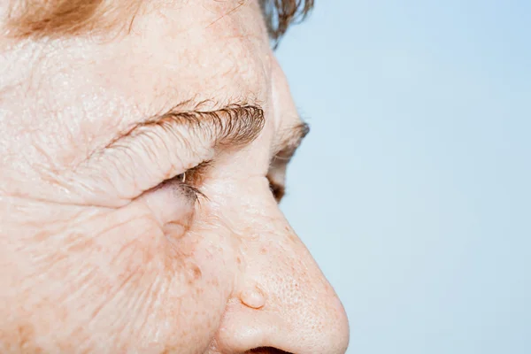 Nahaufnahme des Gesichts einer Seniorin — Stockfoto