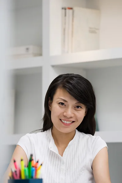 Female office worker — Stock Photo, Image