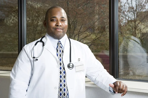 Hospital doctor smiling to camera — Stock Photo, Image