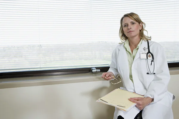 Female doctor looking to camera — Stock Photo, Image