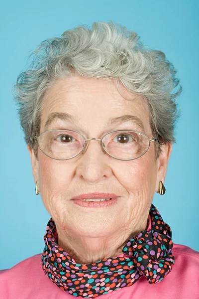 Porträtt av en äldre vuxen kvinna — Stockfoto