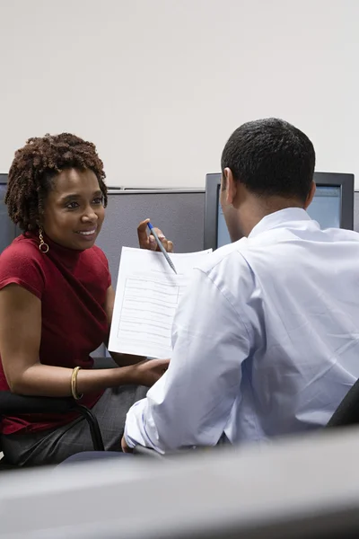 Woman helping colleague with form — Stock Photo, Image