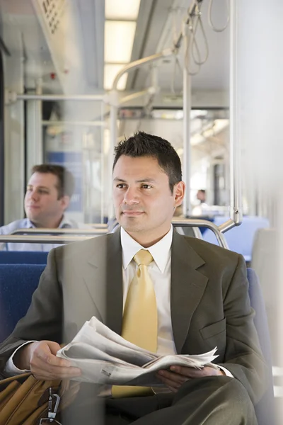 Zakenman rijdt op trein — Stockfoto