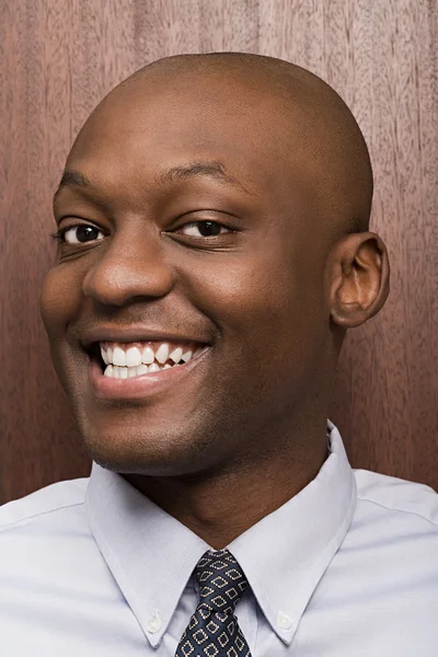 Retrato del hombre de negocios negro sonriente —  Fotos de Stock