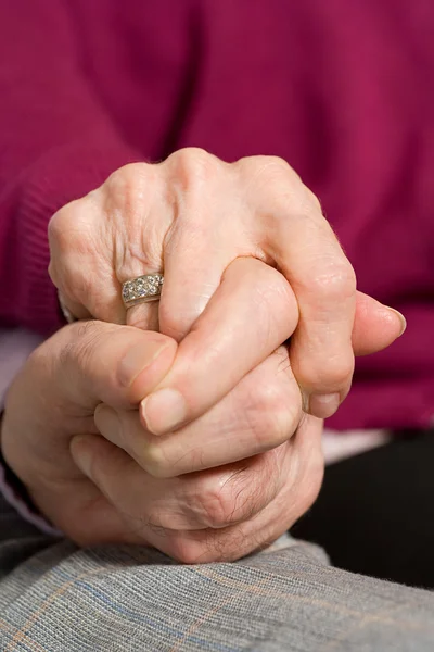 Senior couple holding hands — Stock Photo, Image