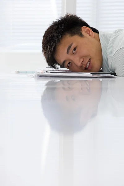 Man leaning on desk — Stock Photo, Image