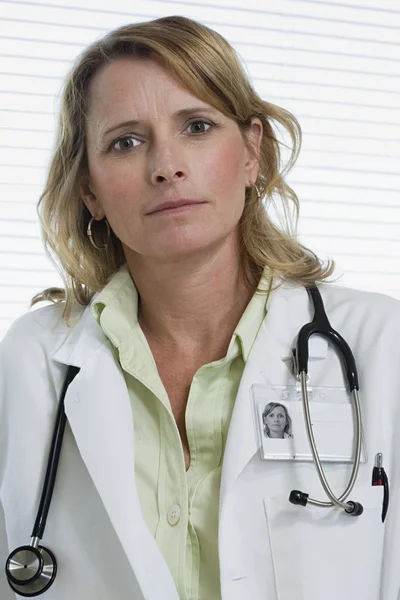 Female blonde doctor portrait — Stock Photo, Image