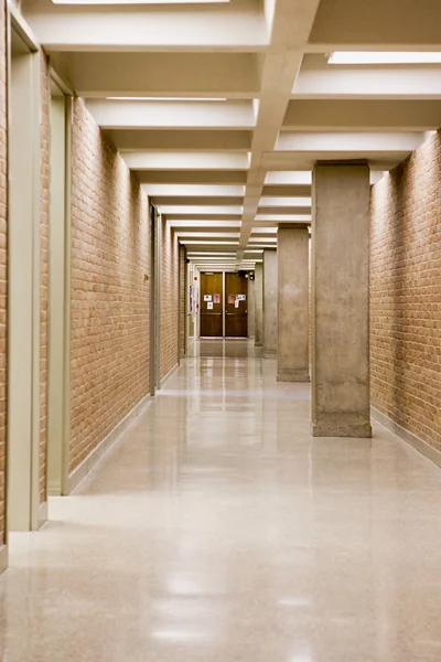Empty corridor in school — Stock Photo, Image