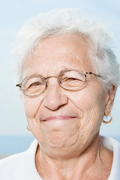 Mujer mayor sonriendo —  Fotos de Stock