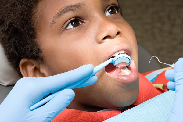 Boy having teeth examined — Stock Photo, Image