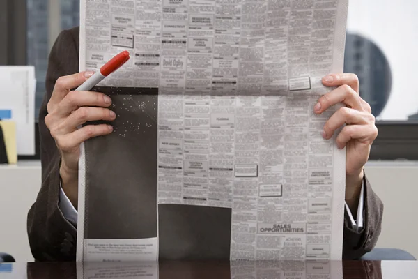 Person looking at newspaper — Stock Photo, Image