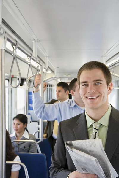 Jonge man ritten op de trein — Stockfoto