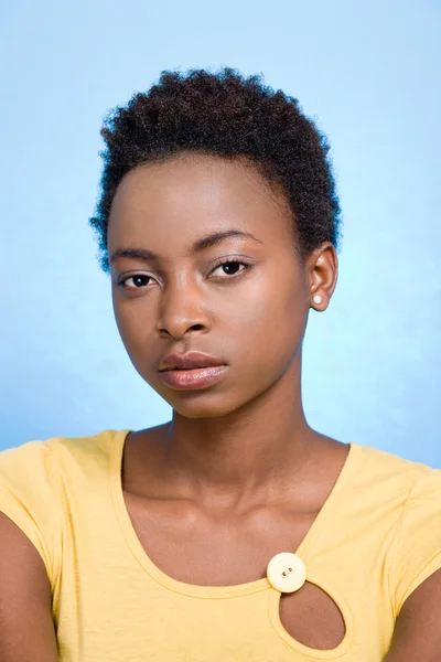 Retrato de una mujer negra — Foto de Stock