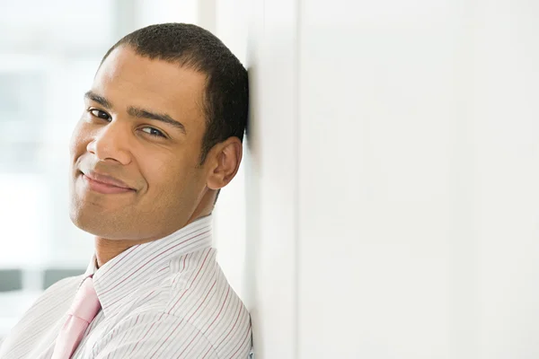 Smiling male office worker — Stock Photo, Image