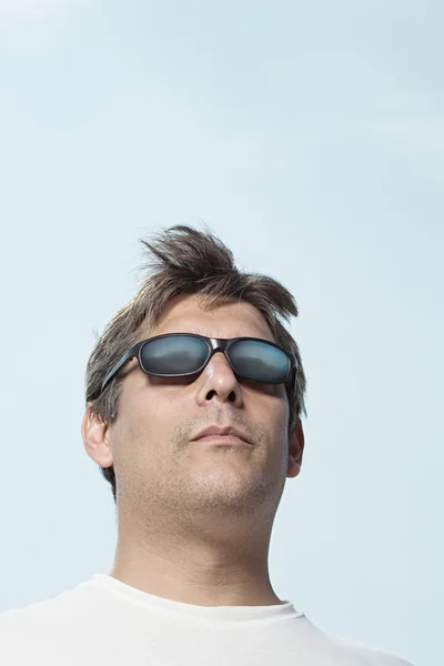 Hombre con gafas de sol retrato — Foto de Stock