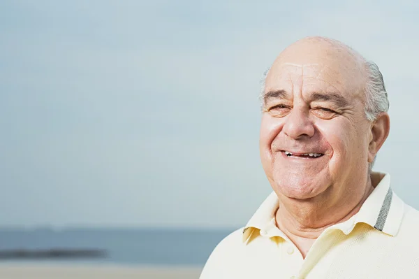 Portrait of a senior man smiling — Stock Photo, Image