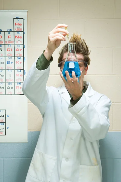 Male student performing an experiment — Stock Photo, Image