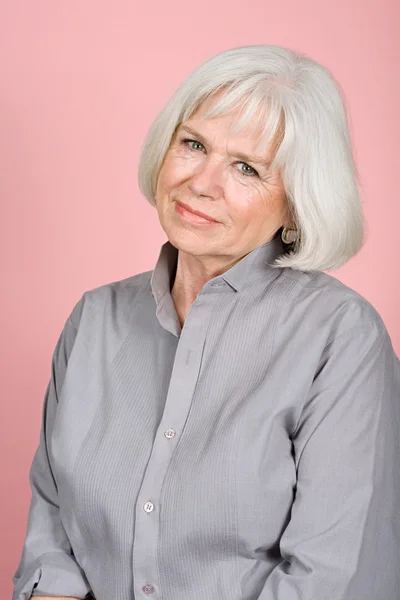 Mujer con camisa gris —  Fotos de Stock