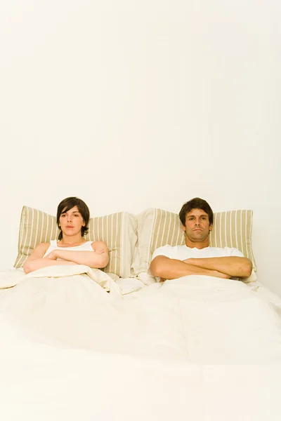 Couple in bed ignoring each other — Stock Photo, Image