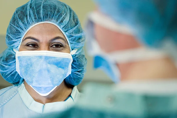 Surgeons in operating theatre — Stock Photo, Image