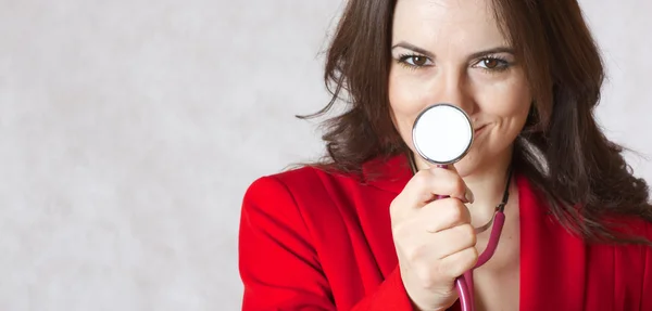 Young woman with a stethoscope. Closeup — Stock Photo, Image