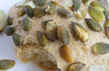 Bütün tahıl kabak çekirdeği ile alır. Portre