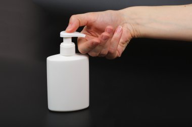Sıvı Sabunluk ve insan eli