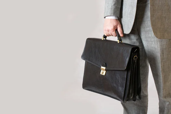 A business keeps his bag. Closeup — Stock Photo, Image