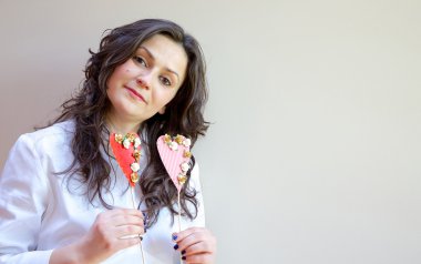 Bir genç bir kadın ve iki kalp