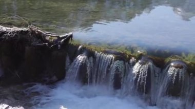 Toblacher See, Güney Tyrol 'da sonbaharda. Yavaş Hareket 